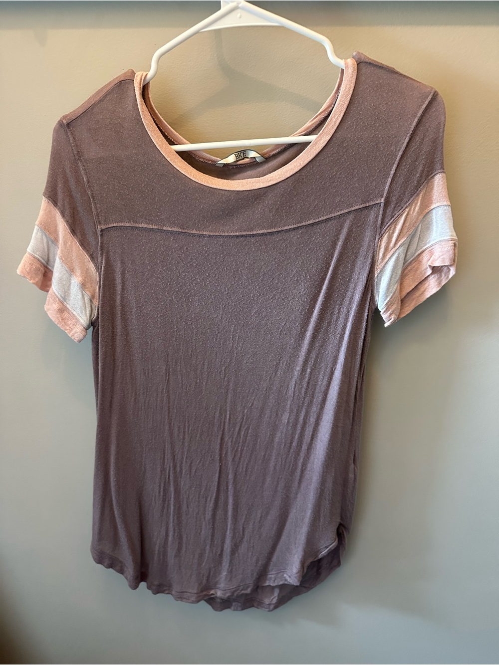 BKE Women’s Short Sleeve Tee - Dusty Mauve with Pink Trim